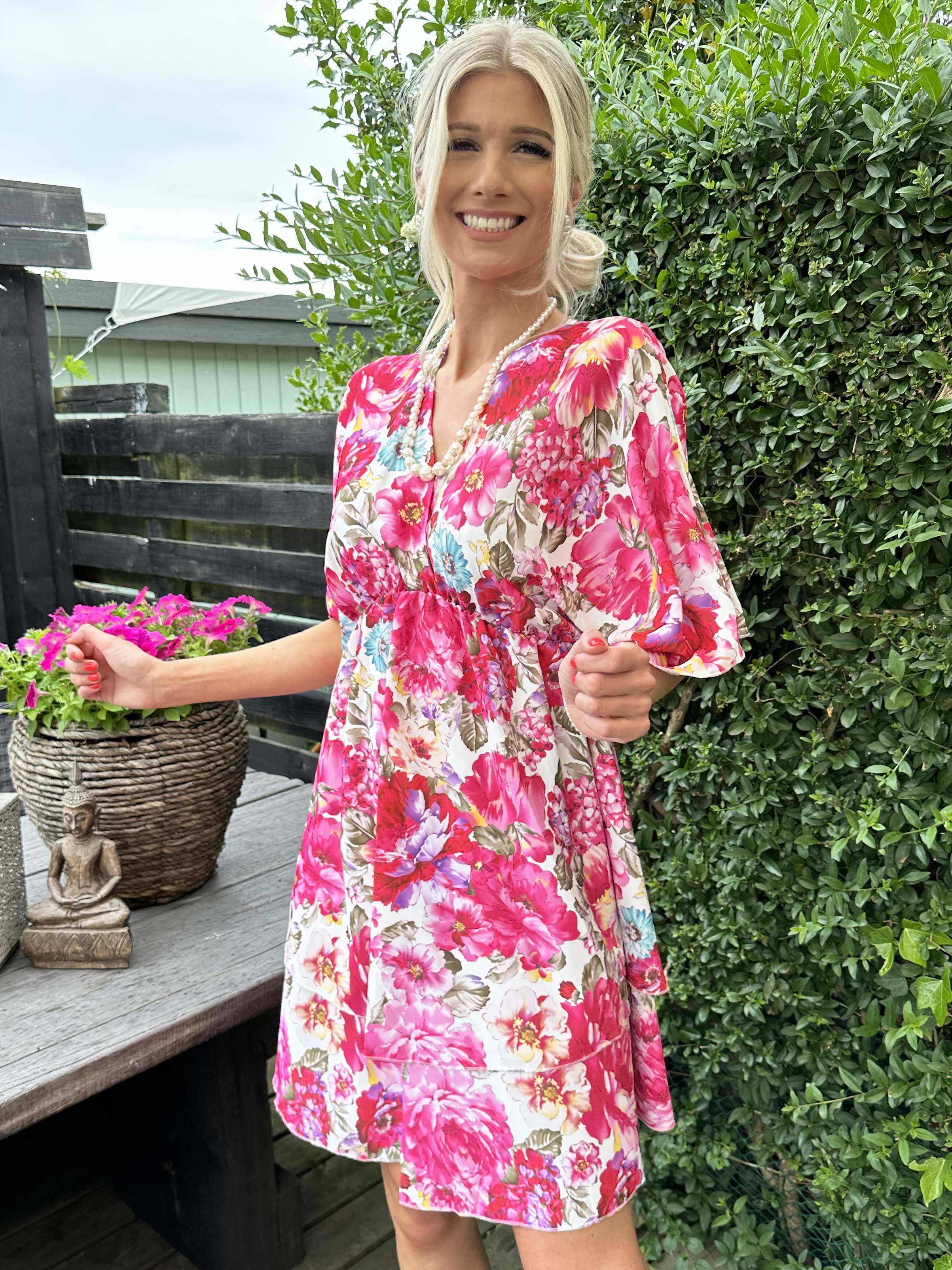 Giada - Kort kjole med blomsterprint